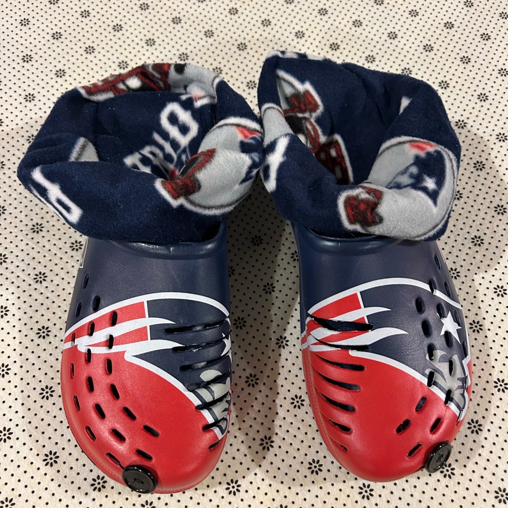 FOCO Patriots Mens Navy and Red Lined Clogs